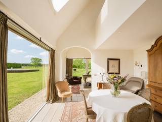 <strong>Karaktervolle gerenoveerde hoeve met zwembad en wijngaard op 4.700 m² te Vurste.</strong><br /><br />Deze voormalige hoeve, gelegen te Vurste, werd in 2009 kwalitatief gerenoveerd met bijzonder oog voor detail, hoogwaardige materialen en bijhorende esthetiek.<br /><br /><span><span><span><span><span><span>De woning heeft een bewoonbare oppervlakte van maar liefst 307 m² en telt momenteel drie volwaardige slaapkamers, elk met een ensuite badkamer, een afzonderlijke bureauruimte en een wijnberging.</span></span></span></span></span></span><br /><br /><span><span><span><span><span><span>Naast het uitzonderlijke interieur werd ook veel aandacht besteed aan een futureproof geheel, onder meer door degelijke isolatienormen, een ventilatiesysteem D en aardgas in combinatie met een warmtepomp. Dit alles resulteert in een goede EPC-score van 147 (label B).</span></span></span></span></span></span><br /><br /><span><span><span><span><span><span>Op het bijzonder royale perceel (ca. 4.700 m²) vinden we extra bergruimte (mogelijkheid tot garage), een authentieke bakoven, </span></span></span></span></span></span>een ruime buitenschuur, volledig ingericht met buitenkeuken en open haard, ideaal voor gezellige momenten en ontspanning. Daarnaast bevindt zich op het perceel een recent inox zwembad (bouwjaar 2020).<br /><br /><span><span><span><span><span><span>Als extra is er op het perceel een wijngaard voorzien met uitzicht over de omliggende velden.</span></span></span></span></span></span><br /><br /><strong><span><span><span><span><span><span>Kortom, een bijzonder unieke opportuniteit voor wie op zoek is naar een gerenoveerde hoeve met alle luxe en comfort die men van een hedendaagse woning mag verwachten.</span></span></span></span></span></span></strong><br /> 