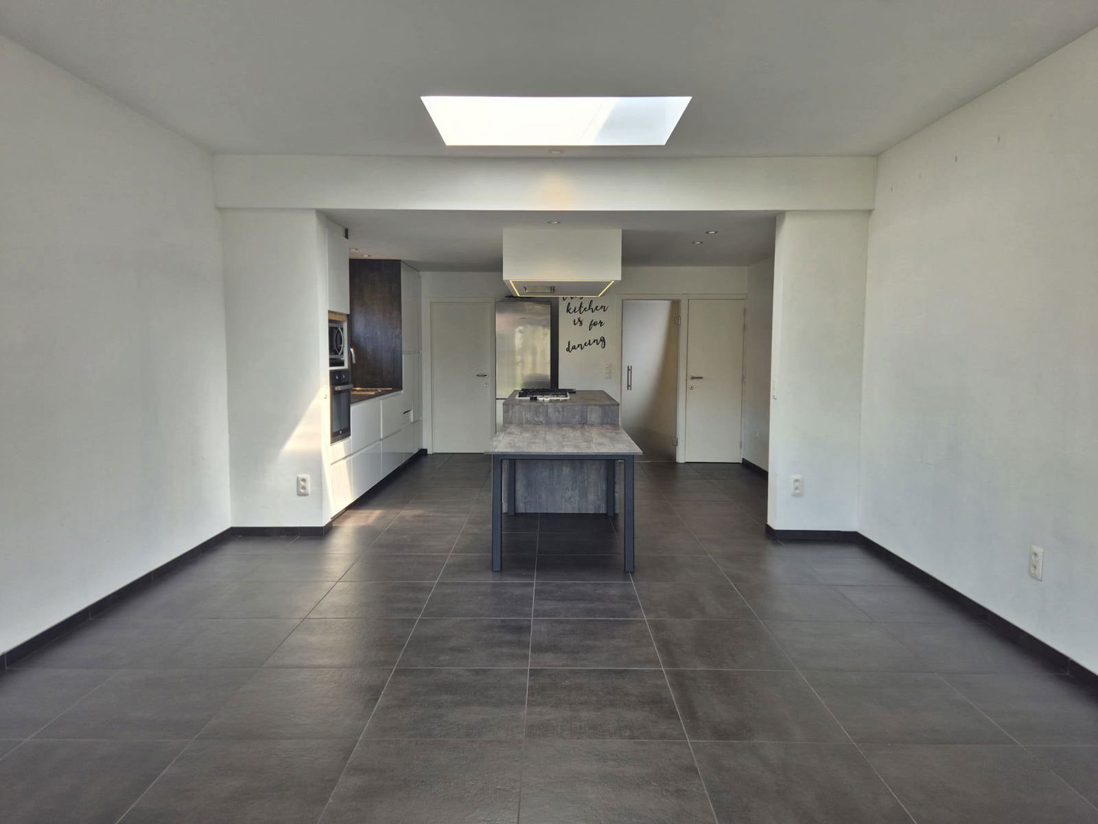 Halfopen bebouwing met 2 slaapkamers, tuin en garage - foto 3