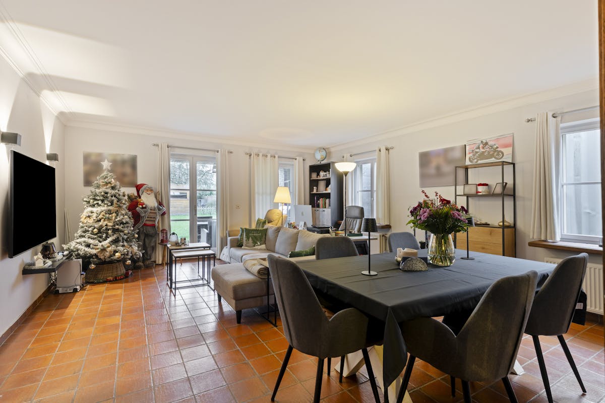 Bungalow spacieux avec appartement d'hôtes ou espace pour une occupation secondaire - photo 4