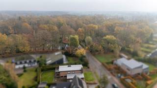 Riante gezinswoning met 4 slaapkamers, 2 badkamers en uitzonderlijke ligging in HoveOp een van de meest gegeerde locaties in Hove, vlak bij het park...