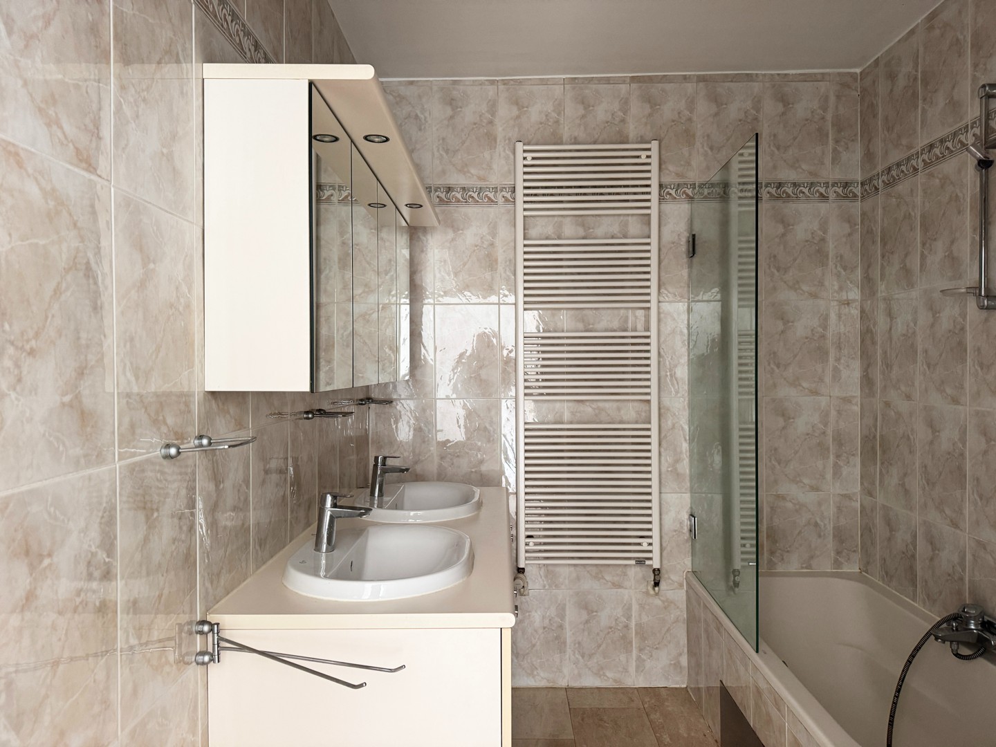 Groot appartement op de 2de verdieping met terras, geen syndicus! - foto 4