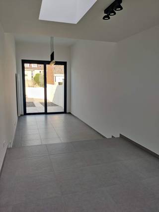 Deze gesloten bebouwing met 2 slaapkamers werd stijlvol gerenoveerd met duurzame materialen.De woning is gelegen in het centrum van Brakel en omvat...