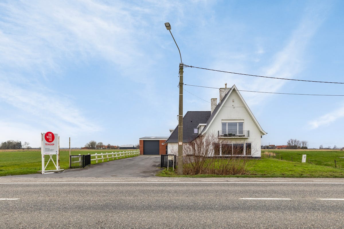 Very commercially located lot with warehouse and spacious villa for sale in De Haan/Klemskerke - photo 5