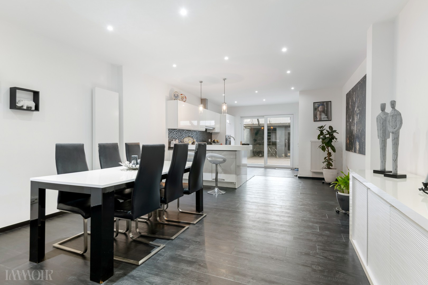 Instapklare en gerenoveerde woning in hartje Merksem. - foto 3