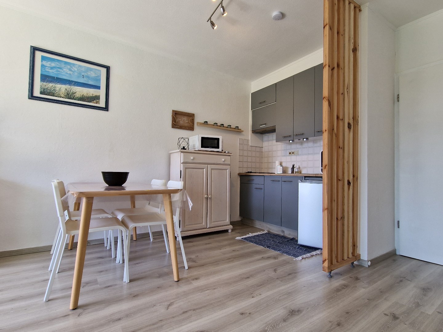 ZUIDGERICHTE GERENOVEERDE STUDIO MET SLAAPHOEK EN MET GROOT ZONNETERRAS INCLUSIEF KELDER OP ENKELE METERS VAN HET STRAND TE DE PANNE - foto 5