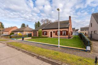In een rustige, doodlopende straat nabij het Turnhouts Stadspark bevindt zich deze vrijstaande woning met o.a. twee slaapkamers, een inpandige...