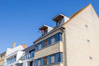 Wat maakt deze duplex zo aantrekkelijk? * Zeer gunstige ligging: op slechts enkele minuten wandelen van het strand én het centrum van Middelkerke,...