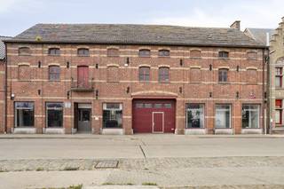 Gebouw te koop in Vlamertinge met veel mogelijkheiden. Deze eigendom is gelegen op 455m² in de dorpskern van Vlamertinge. Dit is uw kans om...