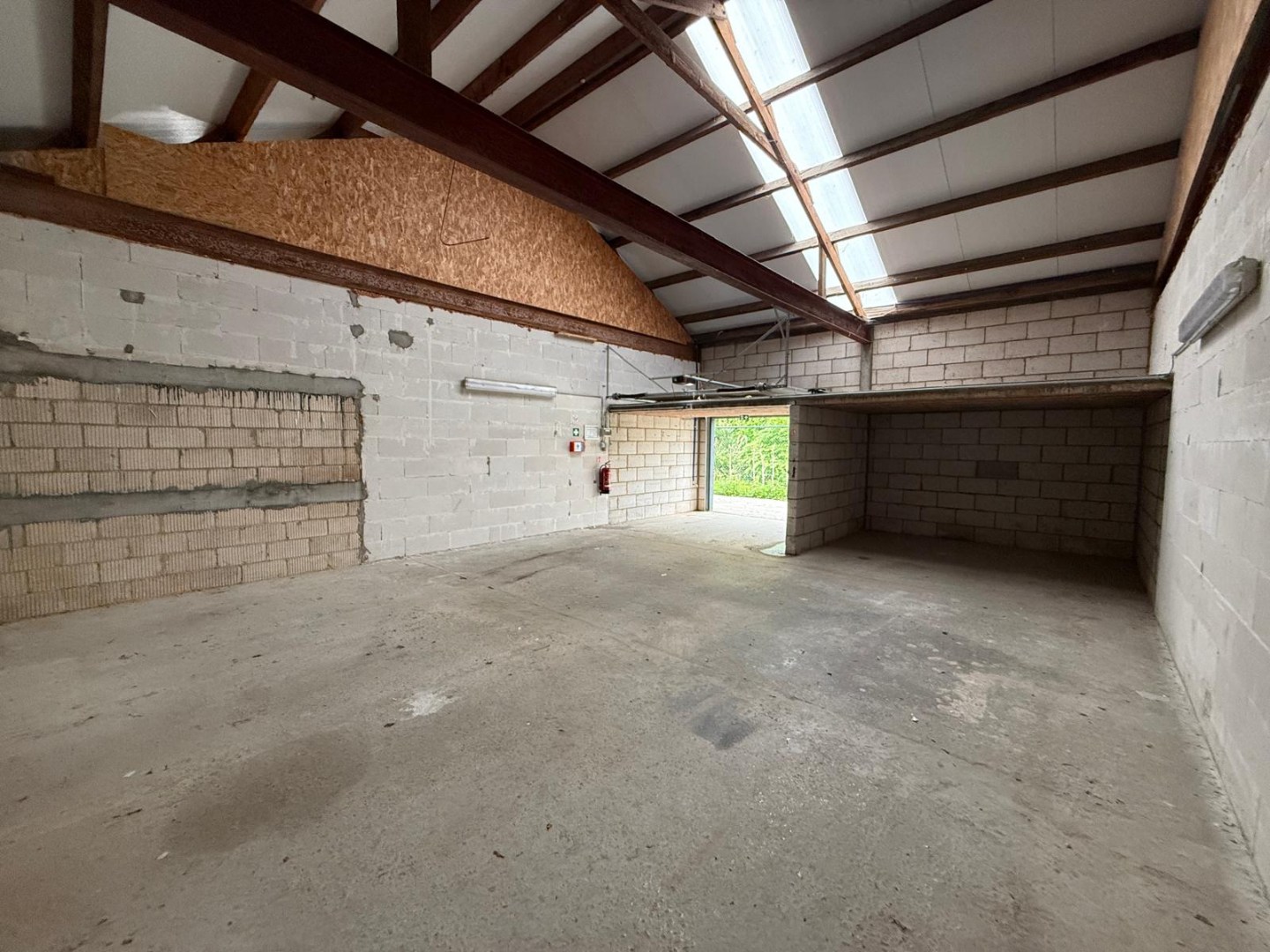 Magazijn/opbergplaats van +/- 70 m² vlakbij de oprit van de E40 - foto 3