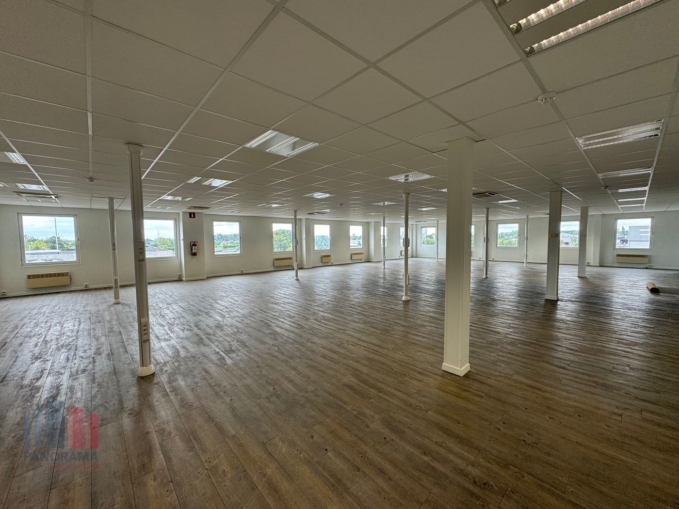 Instapklare & gerenoveerde kantoren van 398 m² langs E40 Drongen - foto 3