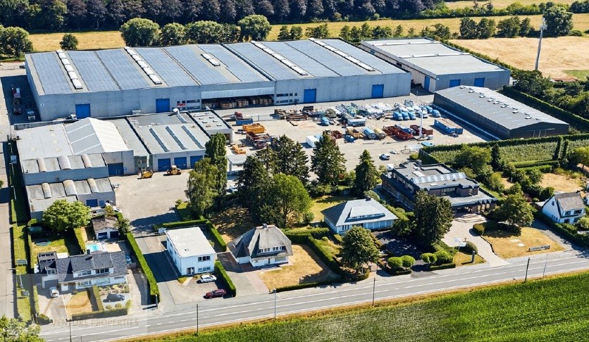 Magazijn met laadkade en kantoor te Kapellen op gunstige locatie van NL, de haven en A-12 - foto 2