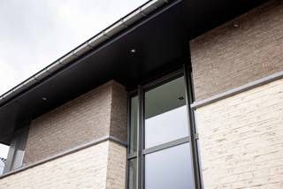 Op zoek naar een instapklare villa op een rustige ligging? Dan is deze woning zeker een bezoek waard. Deze villa van 2010 is gelegen in...