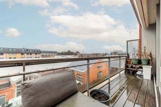 ETTERBEEK (Avenue des Volontaires, 6) – Located on the 3rd floor of a magnificent, well-maintained building just steps from the Etterbeek...