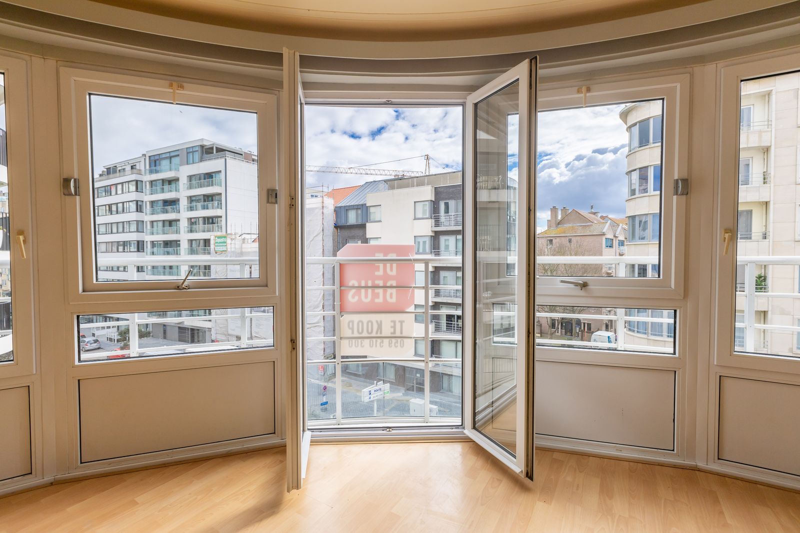 Ruim en lichtrijk appartement met 3 slaapkamers pal aan strand - foto 4