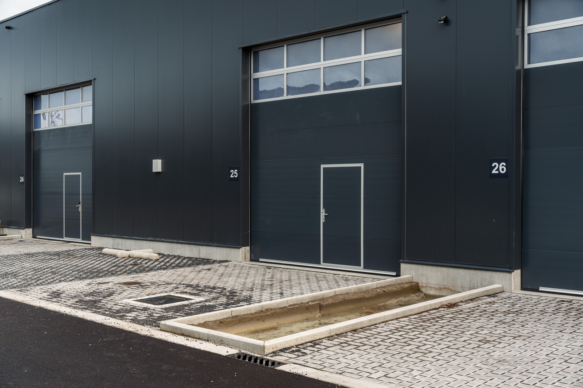 Commercial for rent in Roeselare - photo 1