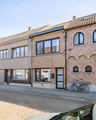 Bent u op zoek naar een instapklare en energiezuinige stadswoning met veel lichtinval?Deze woning combineert authentieke elementen met praktische...