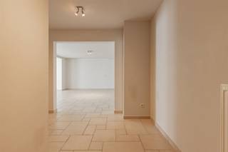 Dit ruime duplex appartement te  Grembergen, nabij Dendermonde.Centraal gelegen in de omgeving van winkels, openbaar vervoer, zorg, scholen en...