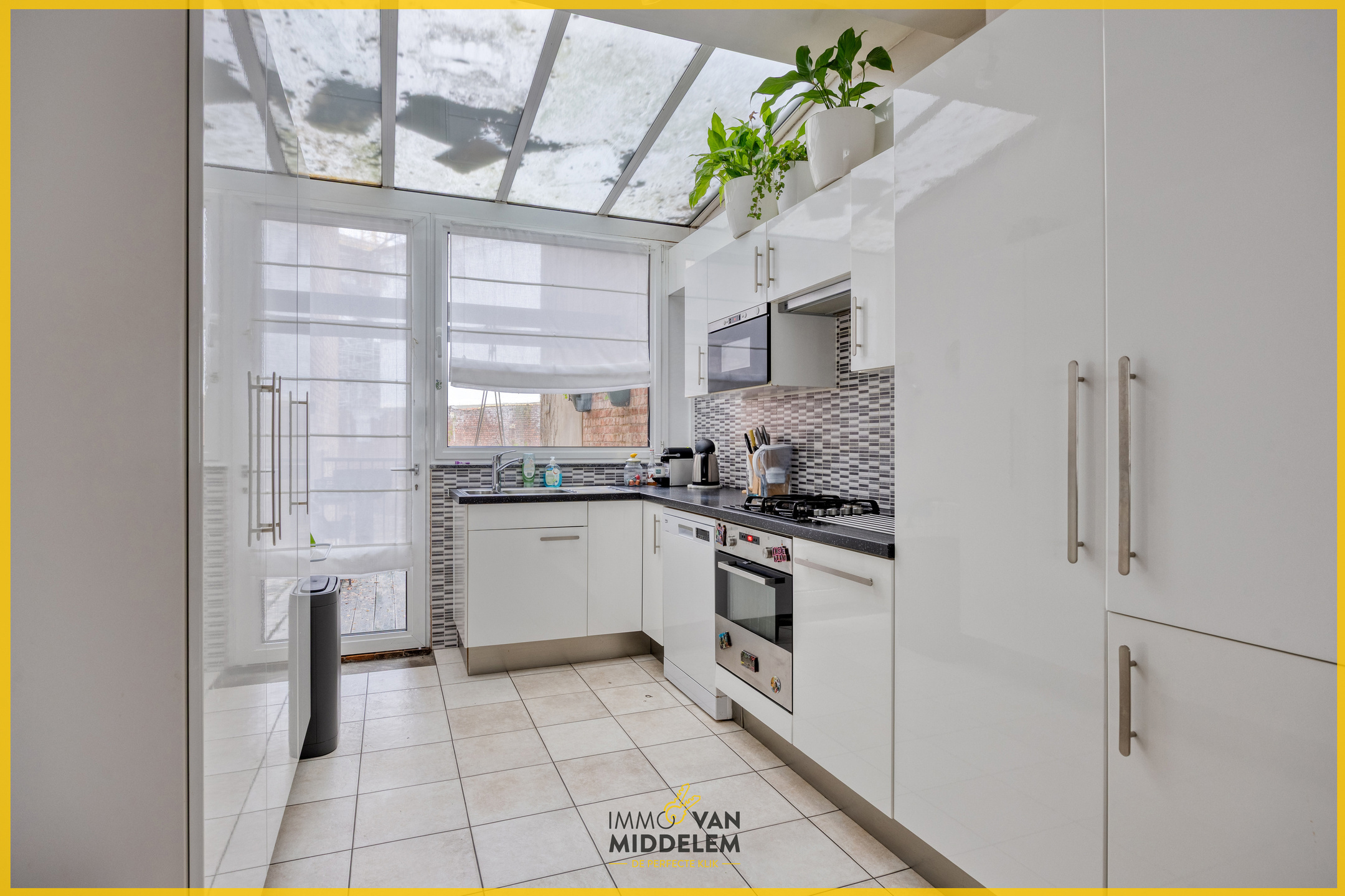 APPARTEMENT MET 2 KAMERS, TERRAS, TUIN EN GARAGE - foto 4