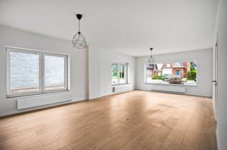 <p><span>Instapklare woning met 2 slaapkamers, gunstig gelegen te Putte - nabij het landelijke dorpscentrum van Peulis.</span></p><p><span> </span></p><p><span>Deze mooie woning werd volledig gemoderniseerd en geoptimaliseerd in 2025-2026 en is voorzien van alle moderne comfort, met als gevolg een gunstig EPC. Op het gelijkvloers is er een gezellige en lichtrijke woonkamer met aansluitend halfopen leefkeuken, een ideale thuis om mensen te ontvangen. Op de eerste verdieping zijn er in totaal 2 slaapkamers en een apart toilet. Een knappe badkamer met inloopdouche, gelegen op het gelijkvloers, maakt het geheel compleet. Een praktische berging en bergzolder bieden voldoende stockageruimte. En indien u niet binnen wenst te vertoeven, kan u heerlijk tot rust komen in de aangename, perfect zuid gerichte tuin.</span></p><p><span> </span></p><p><span>Een unieke kans voor wie een woning zoekt gelegen nabij het landelijke dorpscentrum van Peulis, nabij scholen en winkels.</span></p><p><span>Vlotte bereikbaarheid is tevens een troef, een centrale ligging tussen Brussel en Antwerpen - Mechelen - Leuven.</span></p><p><span> </span></p><p><span>Bezoek enkel na afspraak, vrijblijvende info op kantoor: 015/755 444 of <span>info@immovercammen.be</span></span></p><p><span> </span></p>
