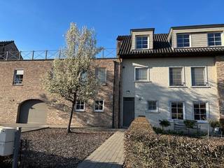 Zeer rustig gelegen appartement nabij het centrum van Itegem. In de nabijheid van bushalte, kleinhandelaars en het recreatiegebied de Averegten.Het...