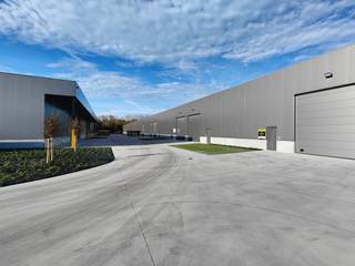 -LAATSTE KLEINE UNITS-Nieuwe KMO-unit met een oppervlakte van 202 m². De nieuwe KMO-ontwikkeling 'PORTIS' bestaat uit 49 KMO-units met oppervlaktes...