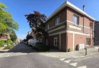 Instapklaar gelijkvloers appartement gelegen in een enkelrichtingsstraat op uitstekende locatie, vlakbij het centrum.De ligging in Boechout is...