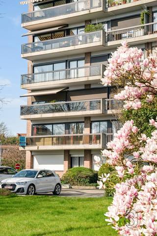 Ruim en lichtrijk appartement met 3 slaapkamers, balkon, garage en kelder, centraal gelegen aan het station!Dit appartement combineert comfort,...