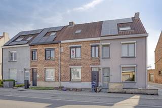 Située au centre de Sint-Andries, cette maison à rénover est à vendre sur un terrain de 270 m² avec 3 chambres (possibilité de 4 pièces). Cette...