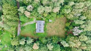 <p><strong>--- NOUVEAU --- Bungalow quatre façades avec 2 chambres, garage et grand jardin dans un environnement verdoyant.</strong><br /><br /><strong>Charmant bungalow quatre façades avec 2 chambres sur une magnifique parcelle de 1.984 m².<br />Bungalow quatre façades (env. 135 m²), situé au calme sur une très grande parcelle dans le cadre verdoyant de Ferrières.</strong><br /><br />La maison est entièrement aménagée de plain-pied et comprend un spacieux séjour, une cuisine, 2 chambres de belles dimensions, une salle de bains, un garage ainsi qu’un espace de rangement supplémentaire. L’un des principaux atouts de cette propriété est sa vaste parcelle avec jardin entourant la maison. Vous y profiterez pleinement de l’intimité, du calme et de la verdure.<br /><br /><strong>Disposition;</strong><br />- Hall d’entrée<br />- Spacieux séjour<br />- Cuisine<br />- 2 chambres (14m²&15m²) <br />- Salle de bains<br />- Toilette<br />- Garage<br />- Espace de rangement<br />- Grenier<br /><br /><strong>Atouts supplémentaires;</strong><br />La maison est située Lige aux Sarts à Ferrières, dans un environnement particulièrement calme et verdoyant. Grâce à sa grande parcelle, sa construction quatre façades et son aménagement entièrement de plain-pied, cette propriété convient aussi bien comme résidence principale que comme seconde résidence.<br /><br />- Bungalow quatre façades<br />- Couverture de toiture rénovée avec 12 cm d’isolation PUR<br />- Installation électrique conforme<br />- Surface habitable d’env. 135 m²<br />- Très grande parcelle de 1.984 m²<br />- 2 chambres de belles dimensions<br />- Entièrement aménagé de plain-pied<br />- Garage et possibilités de stationnement sur la propriété<br />- Grand jardin autour de la maison<br />- Situation calme et verdoyante<br />- Convient comme résidence principale ou seconde résidence<br />- Divers travaux de rénovation réalisés au fil des années<br />- Chauffage central au gaz propane avec citerne<br />- Abri de jardin spacieux<br /><br /><strong>La situation constitue un véritable atout:</strong><br />A seulement 5 minutes, vous trouverez toutes les commodités nécessaires, notamment supermarchés, boulangerie, établissements horeca et autres commerces. L’autoroute est également rapidement accessible. Malgré cette excellente accessibilité, vous profitez ici d’un calme absolu et d’une belle intimité, au cœur d’un environnement verdoyant et dans une rue paisible à faible circulation. Cette propriété combine ainsi parfaitement accessibilité et cadre de vie rural agréable à Ferrières.<br /><br /><strong>PRIX DEMANDÉ : 299.000 €<br />Intéressé(e) par cette charmante propriété ?<br />📞 Contactez Michel Spruyt au 09/311.89.90<br />🌐 Ou demandez votre visite via www.vastgoedspruyt.be<br /><br />Les documents relatifs à la vente peuvent être consultés via: https://vastgoedspruyt.sharepoint.com/:f:/g/IgDqbVy8kJ-ZQYlCgZcD9A9AAfmp1O2rmW0ADRTcpIXoMl8?e=YgrU7R</strong><br /><br />Informations techniques : PEB : E – 373kWh/m²/an – consommation théorique totale d’énergie primaire : 50.538 kWh/an – n° unique PEB : 20260908044837. Affectation urbanistique : zone agricole au plan de secteur de Huy-Waremme. <br /><br /><strong>---<br /><br />--- NIEUW --- Vrijstaande bungalow-woning met 2 slaapkamers, garage en grote tuin in groene omgeving.</strong><br /><br /><strong>Charmante vrijstaande bungalow met 2 slaapkamers op prachtig perceel van 1.984m².<br />Vrijstaande en rustig gelegen bungalow (ca. 135m²) op een bijzonder ruim perceel in het groene Ferrières.</strong><br /><br />De woning is volledig gelijkvloers ingedeeld en beschikt over een ruime leefruimte, keuken, 2 volwaardige slaapkamers, badkamer, garage en bijkomende bergruimte. Een absolute troef is het ruime perceel met tuin rondom de woning. Hier geniet u van veel privacy, rust en groen.<br /><br /><strong>Indeling;</strong><br />- Inkomhal<br />- Ruime leefruimte<br />- Keuken<br />- 2 slaapkamers (14m²&15m²) <br />- Badkamer<br />- Toilet<br />- Garage<br />- Bergruimte<br />- Zolderruimte<br /><br /><strong>Bijkomende troeven;</strong><br />De woning is gelegen aan Lige aux Sarts in Ferrières, in een bijzonder rustige en groene omgeving. Dankzij het ruime perceel, de vrijstaande bebouwing en de volledig gelijkvloerse indeling is dit een interessante eigendom voor zowel permanente bewoning als tweede verblijf.<br /><br />- Vrijstaande bungalow<br />- Vernieuwde dakbedekking met 12cm PUR-isolatie<br />- Conforme elektriciteit<br />- Bewoonbare oppervlakte van ca. 135m²<br />- Zeer ruim perceel van 1.984m²<br />- 2 volwaardige slaapkamers<br />- Volledig gelijkvloerse indeling<br />- Garage en parkeermogelijkheden op eigen terrein<br />- Ruime tuin rondom de woning<br />- Rustige en groene ligging<br />- Geschikt als vaste woonplaats of tweede verblijf<br />- Diverse renovatiewerken uitgevoerd doorheen de jaren<br />- Centrale verwarming op propaangas met citerne.<br />- Ruim tuinhuis<br /><br /><strong>De ligging vormt een absolute troef:</strong><br />Op amper 5 minuten bevinden zich alle nodige voorzieningen, waaronder grootwarenhuizen, bakker, horeca en andere handelszaken. Ook de autosnelweg is vlot bereikbaar. Toch geniet u hier van alle rust en privacy, midden in een groene omgeving en gelegen in een rustige, autoluwe straat. Zo combineert deze woning een uitstekende bereikbaarheid met het aangename landelijke karakter van Ferrières.<br /><br /><strong>VRAAGPRIJS: €299.000,-<br />Interesse in deze charmante woning?<br />📞 Contacteer Michel Spruyt via 09/311.89.90<br />🌐 Of vraag uw bezoek aan via www.vastgoedspruyt.be<br /><br />De verkoopdocumenten zijn ter inzage via: https://vastgoedspruyt.sharepoint.com/:f:/g/IgDqbVy8kJ-ZQYlCgZcD9A9AAfmp1O2rmW0ADRTcpIXoMl8?e=YgrU7R</strong><br /><br />Technische informatie: PEB: E – 373kWh/m²/jaar – theoretisch totaal energieverbruik 50538 kWh/jaar – uniek PEB-nr. 20260908044837. Stedenbouwkundige bestemming: landbouwgebied (zone agricole au plan de secteur de Huy-Waremme). </p>