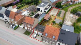 Bouwgrond voor gesloten bebouwing te koop in Wielsbeke met bijgebouw.Dit stuk grond in de Rijksweg in Wielsbeke is geschikt voor een gesloten...