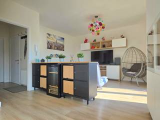 LICHTRIJK HOEKAPPARTEMENT (NOORD-WEST) MET TERRAS EN TWEE SLAAPKAMERS CENTRAAL GELEGEN OP 50 METER VAN HET STRAND TE DE PANNE - INCLUSIEF...