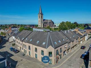 INSTAPKLAAR APPARTEMENT MET 3 SLPKS EN GARAGE TE HERDEREN ! <br /><br />We vinden dit appartement met een bewoonbare oppervlakte van 121 m² terug op een perceel van 4a 66ca in Herderen-Riemst. <br /><br />Voor meer informatie, neem zeker een kijkje op onze website via de volgende link: <br />https://www.sterkvastgoedmakelaars.be/detail/te-koop-appartement-riemst/7628268?dosearch=True&flowstatus=ForSale,ForSaleReserved,ForSaleWithBid,ToCompleteForSale,SoldUnderReserve,Sold&pageindex=1&pagesize=12&searchpage=ForSale&sortdirection=DESC&sortfield=pub_flowstatus&transactiontype=Sale