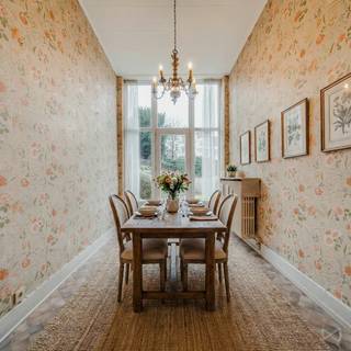 Info en bezichtigingen – 02 315 51 71Dit huis is ideaal gelegen in de directe omgeving van de Avenue de la Couronne, in een rustige woonstraat, heeft...