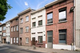 Knusse, op te frissen woning met 3 slaapkamers en koer, in Mechelen centrum!Ideale woning voor wie graag een knusse woning wil kopen en graag...