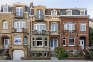 Zeer ruime woning met 6 slaapkamers en mogelijk ruimte vrij beroep.Deze woning werd tot op heden gerenoveerd met behoud van de authentieke...