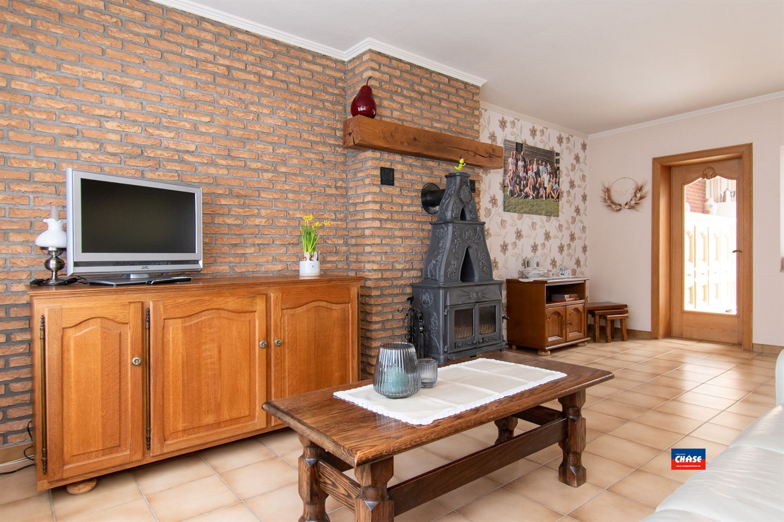 Op te frissen rijwoning met 3 slaapkamers, zolderkamer en gezellige zuid tuin. - foto 5