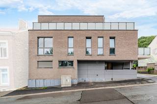 Superbe appartement neuf situé sur les hauteurs de Wandre.Ce bien est composé d'un hall d'entrée avec toilette séparée, grand séjour avec cuisine...