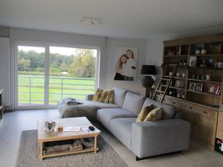 - Gelegen op de verdieping in gebouw van 3 appartementen<br />- Zeer lichte woonkamer met unieke open keuken ca. 50 m²<br />- 3 mooie slaapkamers<br />- Prachtige badkamer met inloopdouche, ligbad en meubel<br />- Ruime wasberging<br />- Zuidterras ca. 24 m²<br />- Weids uitzicht op weilanden<br />- Overal automatisch bediende rolluiken<br />- Lift<br />- E-peil: 23<br />- EPC-waarde = 42,84 kWh/m² (per jaar)<br />- Watertoets: P-score: D - G-score: C<br />- 80 €/maand gemeenschappelijke kosten<br />- 130 €/maand garage verplicht bij te nemen<br /><br />Beschikbaar 1 mei 2026<br /><br />Mogelijk overstromingsgevoelig gebied<br /><br />Vg-Wg-Gdv-Gvkr-Gvv<br /><br />Contacteer ons via info@vergimmo.be