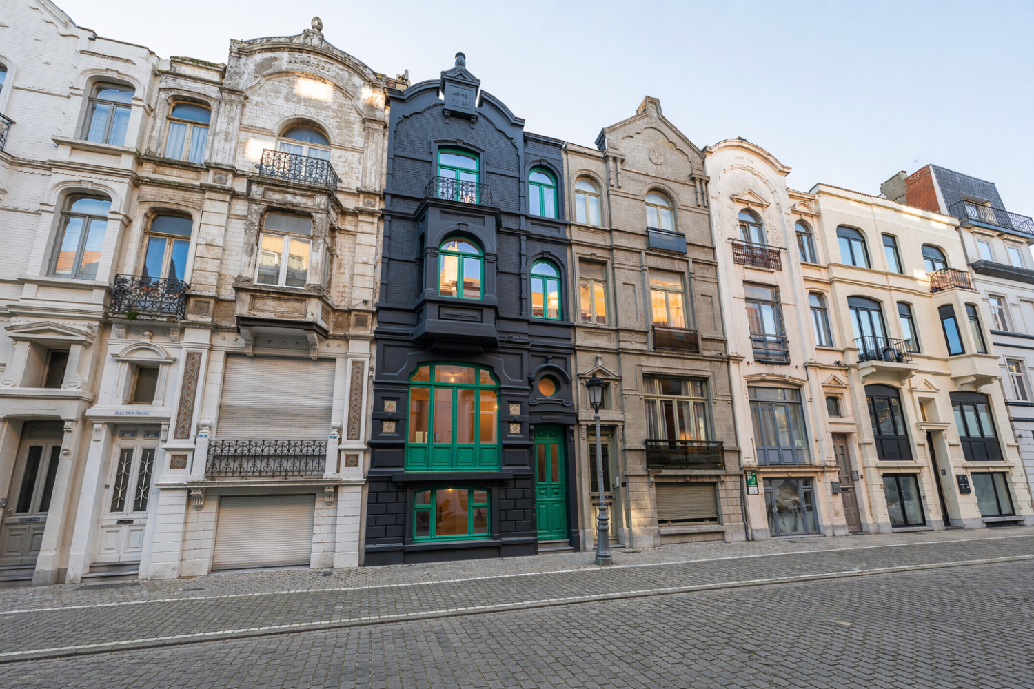 Gerenoveerd herenhuis met 5 slaapkamers - photo 2