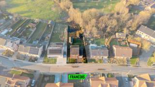 In het hart van Diksmuide, op een uiterst centrale en gegeerde ligging vlak bij de markt, scholen en grote warenhuizen, bevindt zich deze...