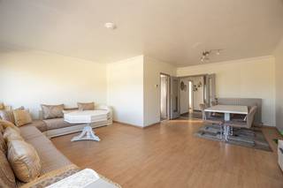  Looking for a spacious and bright three-bedroom apartment in a quiet but central location? Then this is the place for you. This efficient...