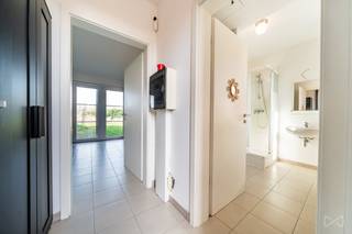 Situé dans une rue très calme à Hautrage, ce studio moderne construit en 2018 offre un cadre de vie agréable et fonctionnel.Le bien se compose d’un...