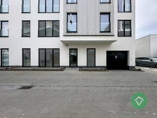 Wonen op een levendige locatie met zicht op alles wat Nieuwpoort te bieden heeft? Dit ruim en modern appartement in residentie Hélène-Charlotte...
