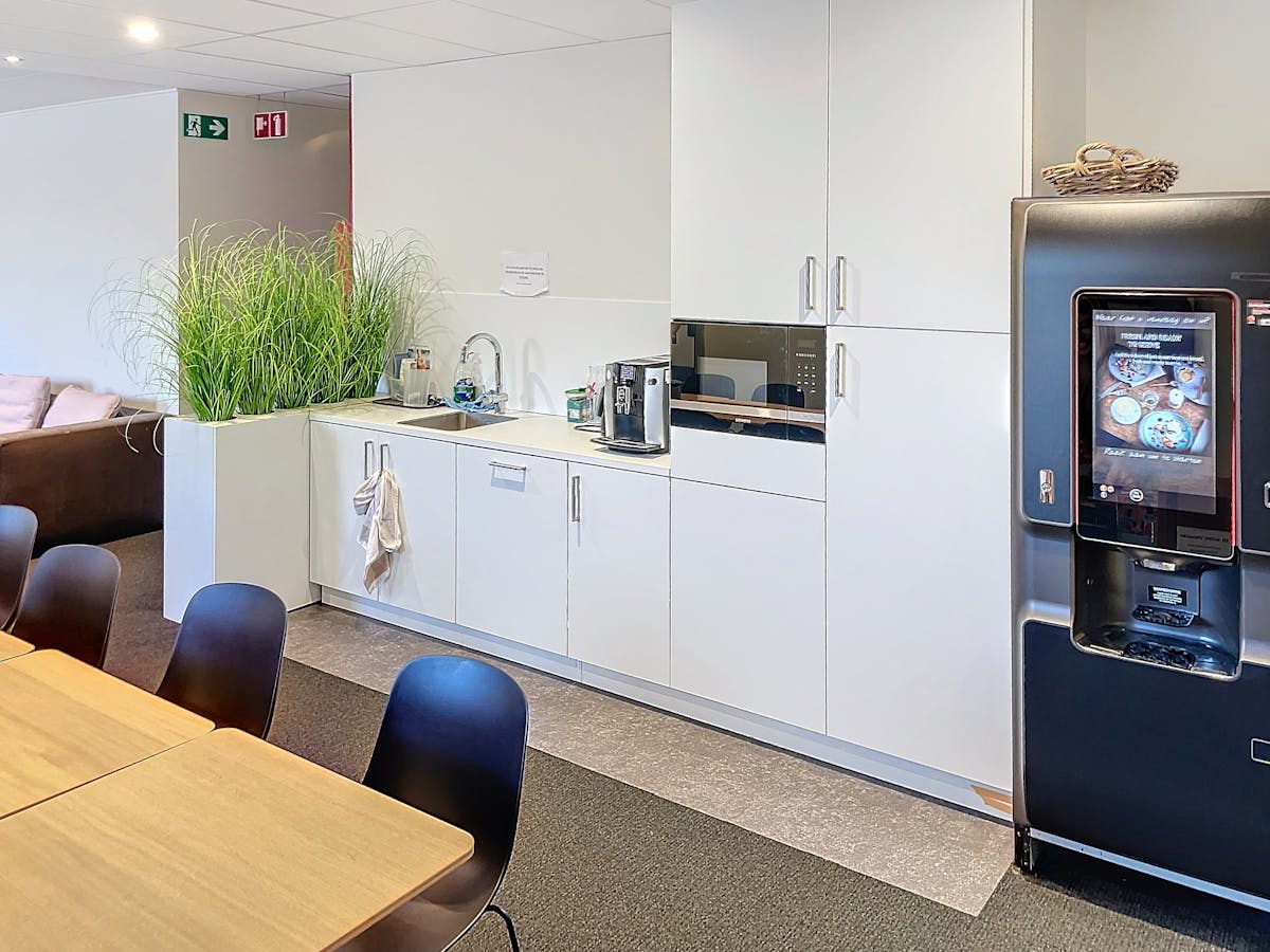 Verhuurd kantoor van 667m² met 23 parkings - foto 5