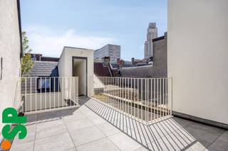 Ruim en exclusief gerenoveerd 3-slaapkamerappartement met dakterras in hartje AntwerpenAan de Melkmarkt, in het historische centrum van Antwerpen,...