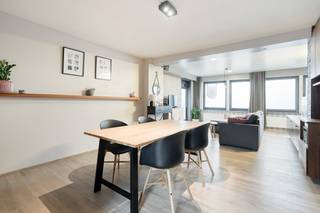 Deze instapklare bungalow biedt comfortabel gelijkvloers wonen op een vlot bereikbare locatie. Dankzij de praktische indeling en aangename...