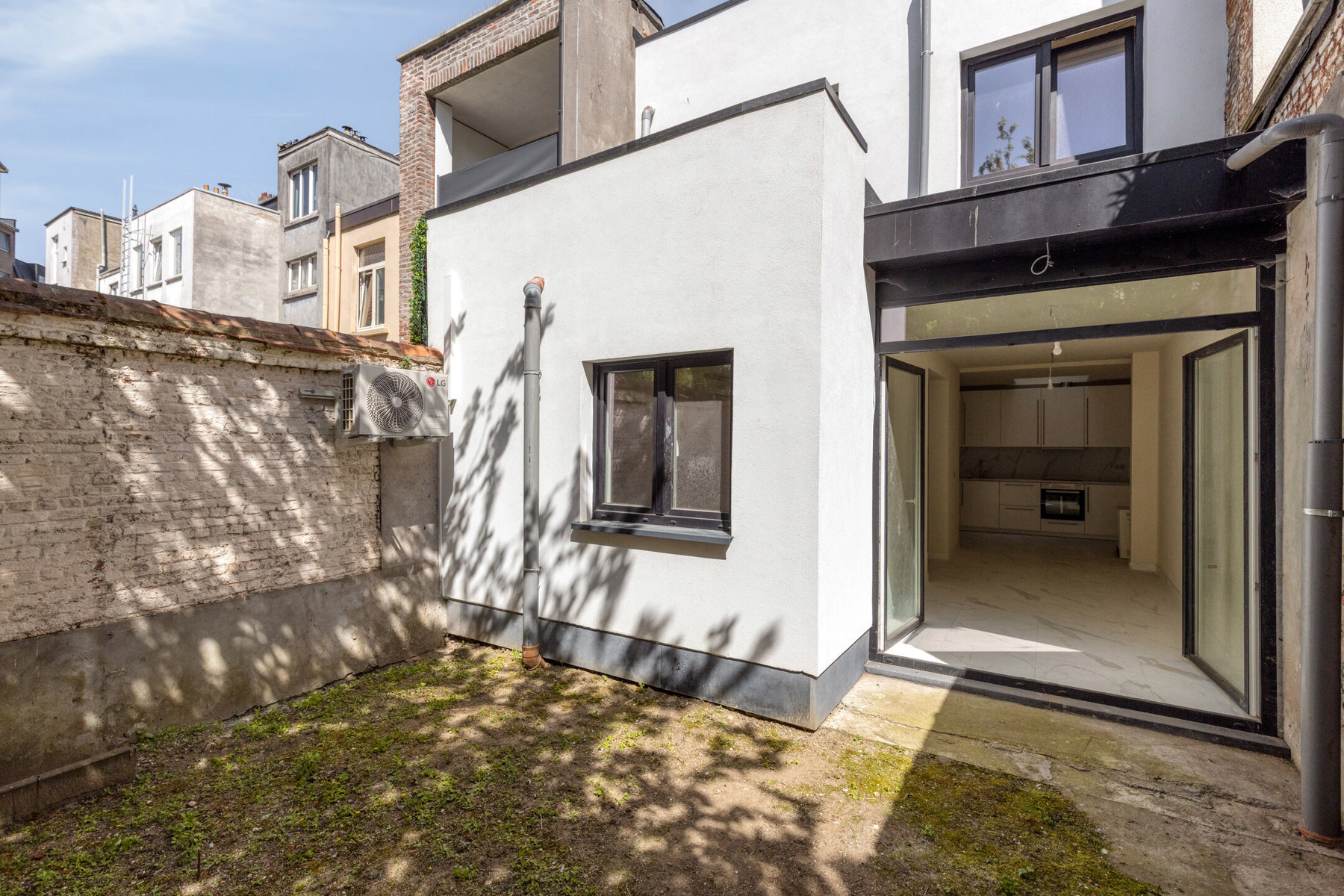 Gelijkvloers appartement met tuin. - foto 1