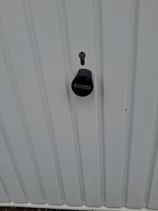 garage; 4.90m x 3.25 m met kantelpoort<br />Garage nummer 17.