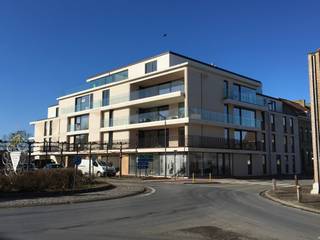 <p>Te Huur : modern gesloten appartement in de Pannestraat, hartje centrum Veurne.</p>

<p> </p>

<p>Dit appartement, combineert eigentijds comfort met een centrale ligging. Op wandelafstand vind je winkels, horeca en openbaar vervoer, waardoor je alles binnen handbereik hebt. De woning beschikt over twee slaapkamers en een ruim terras, ideaal om te genieten van de buitenlucht. Bovendien is er een private staanplaats voorzien, wat in het centrum een echte troef is.</p>

<p> </p>

<p>Belangrijkste ruimtes:<br />• Inkomhal<br />• Berging met aansluiting voor droogkast en wasmachine<br />• Apart toilet<br />• Badkamer met douche, dubbele wastafel in meubel en thermostatische kraan<br />• Woonkamer met veel lichtinval<br />• Keuken<br />• Twee slaapkamers<br />• Staanplaats<br />• Terras</p>

<p> </p>

<p>Troeven:<br />• Bouwjaar 2020 – instapklaar en modern<br />• Centrale ligging in het centrum van Veurne<br />• Private staanplaats inbegrepen</p>

<p> </p>

<p>Neem vandaag nog contact op met je ERA-makelaar voor een bezoek.</p>

<p> </p>

<p>AANMELDEN VIA DE ERA WEBSITE!</p>

<p> </p>

<p>JOUW DROOMAPPARTEMENT. ZO GEVONDEN!</p>
