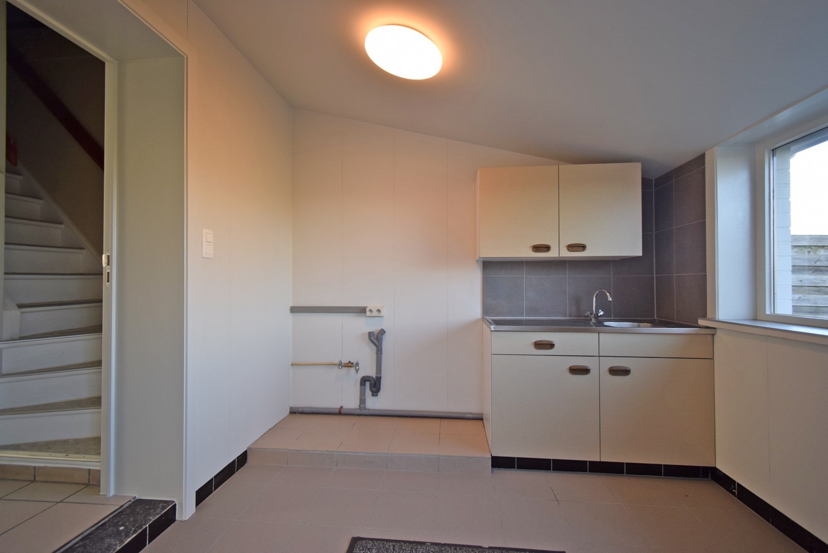 COMFORTABELE WONING MET GARAGE EN GROTE TUIN - foto 5
